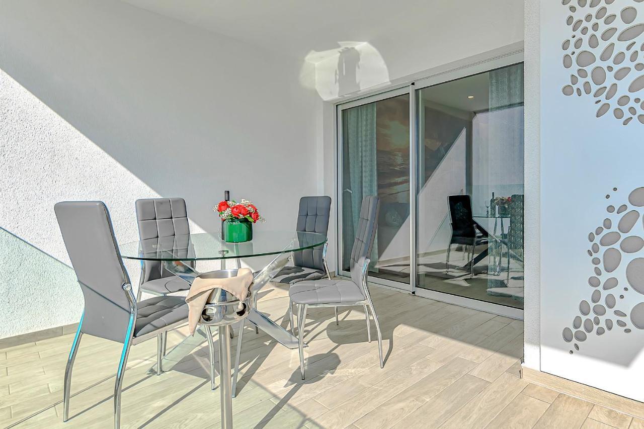 Apartment Ocean Garden With Seaview. *